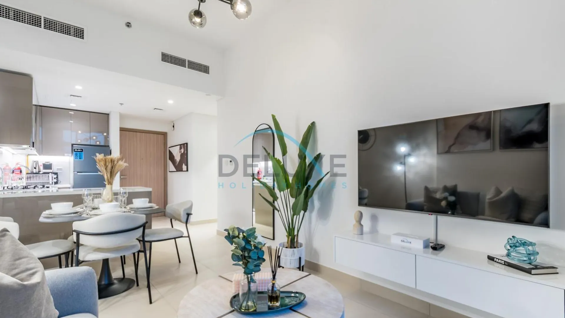 Contemporary 2Br In Azizi Park Avenue, Nad Al Sheba By Deluxe Holiday Homes Dubai